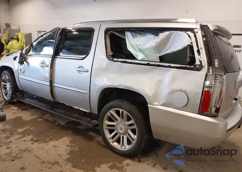 2013 Cadillac Escalade Esv Premium z USA, uszkodzony, nr VIN 1GYS4JEF3DR102324
